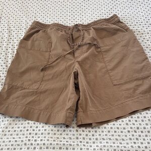 Everlane Easy cargo shorts, organic cotton, drawstring waist, tan, size L